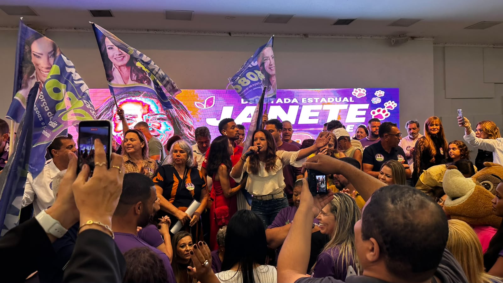 Público acompanha o lançamento da candidatura de Janete de Sá